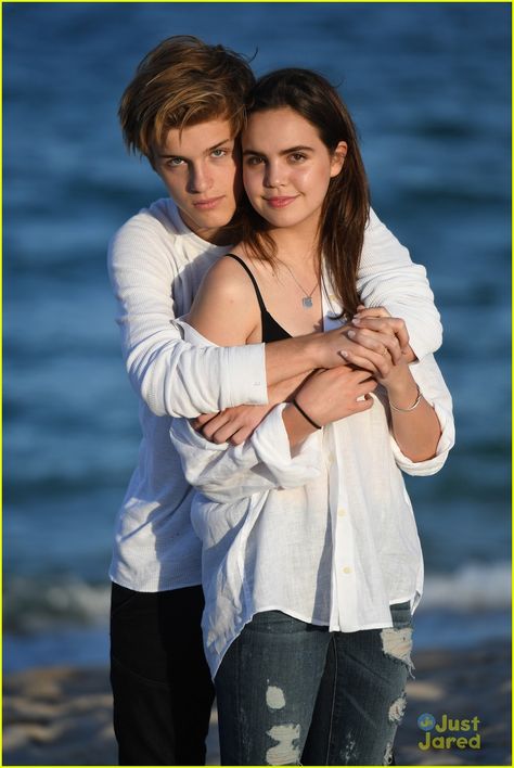 bailee madison alex lange joey pacey vibe beach shoot 01 Madison Photoshoot, Joey Pacey, Boyfriend Photoshoot, Beach Photo Shoot, Bailee Madison, Couple Goals Teenagers Pictures, Romantic Couples Photography, Couple Goals Teenagers, Couple Photoshoot Poses