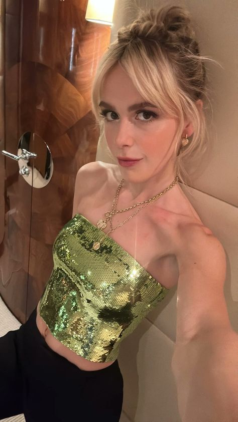 Sabrina Shipka ✨ on Twitter: "Kiki https://t.co/yGI7sMdezA" / Twitter Keep It Clean, Kiernan Shipka, Evan Rachel Wood, Sabrina Spellman, Jennifer Connelly, Green Top, Petite Women, Low Quality, Just Girl Things