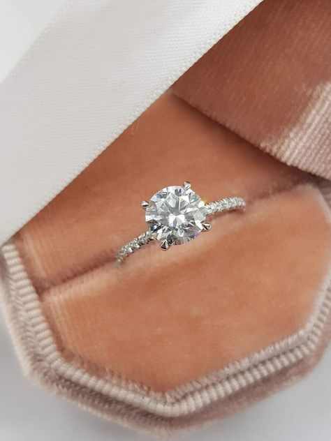 Wedding Hearts, Dream Rings, Cute Engagement Rings, Boda Mexicana, Engagement Ring Ideas, Future Engagement Rings, Elegant Engagement Rings, Ring Inspo, Round Engagement Rings