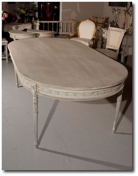 Swedish Dining Table, Gustavian Decor, Gustavian Furniture, Swedish Decor, Dining Room Paint, Swedish Furniture, Country Dining, Elegant Dining Room, Tables And Chairs