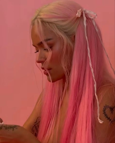 Pink Peekaboo Highlights, Y2k Hairstyles, Fashion Pictures, Celebrity Photos, Pink Hair, Role Models, Hair Goals, Hair Inspo, Hair Makeup