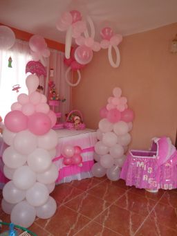 Aqui encontraras algunos de los trabajos que hemos realizado para celebrar la llegada de un nuevo miembro familiar… Easy Baby Shower Games, Baby Shower Balloon Decorations, Baby Shower Photo Booth, Diy Baby Shower Decorations, Baby Shower Deco, Unisex Baby Shower, Trendy Baby Shower Ideas, Diy Baby Gifts, Baby Shawer