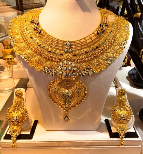 Gold Souk, City Of Gold, African Gold, Dubai Gold Jewelry, Indian Bridal Jewelry Sets, Gold Money, Gold Bridal Jewellery Sets, Dubai City, Bride Jewelry