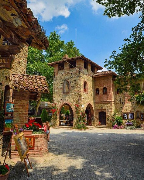 Toscana Architecture, Rustic Architecture, Spanish Style Architecture, House Remodeling, Mediterranean Architecture, Tuscan Villa, Mediterranean Home Decor, Tower House, Voyage Europe