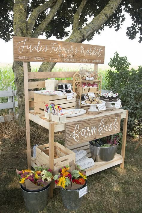 Backyard Farmers Market, European Farmers Market, Farmers Market Stand Diy, Fall Farmers Market Display, Wooden Farmers Market Stand, Farmers Market Party Ideas, Farmers Market Balloon Garland, Farmers Market Backdrop, Farmers Market Party Decor