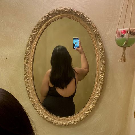 Mirror selfie midsize Midsize Mirror Selfie, Midsize Selfie, Midsize Photo Poses, Plus Size Mirror Selfie Poses, Plus Size Selfie Poses, Selfie Inspo, Circle Mirror, Mirror Selfie Poses, Body Mirror