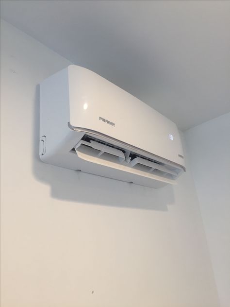 Aircon In Bedroom, Aircondition In Bedroom, Air Conditioner Aesthetic, Japan Hospital, Ac Aesthetic, Bedroom Air Conditioner, Room Ac, Ac Room, Air Conditioner Design