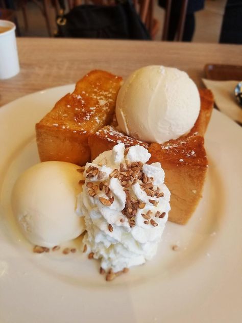 [I ate] Shibuya honey toast Toast Dessert, Chrissy Teigen Recipes, Coffee Bread, Fruit Chip, Honey Toast, What's For Breakfast, Best Breakfast Recipes, Snack Chips, Food Images