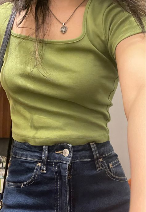 Green Shirt Outfit Aesthetic, Green Shirt Outfit, Lucy Hale Outfits, Simple Style Outfits, Color Combinations For Clothes, Downtown Outfits, Top Jeans, Western Wear For Women, Casual Day Outfits