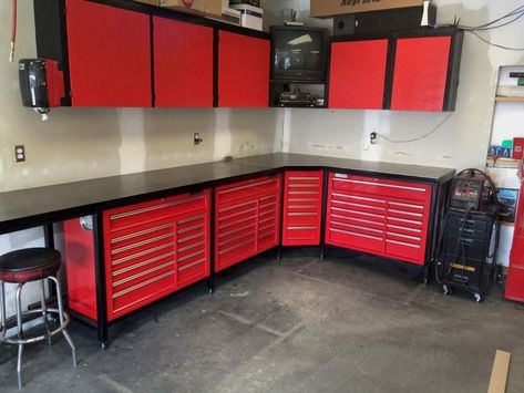 Top Garage Organization- CLICK PIC for Lots of Garage Storage Ideas. #garage #garagestorage Officine In Garage, Garage Solutions, Craftsman Garage, Garage Design Interior, Cool Garages, Garage Storage Solutions, Garage Tool Storage, Mechanic Garage, Garage Work Bench