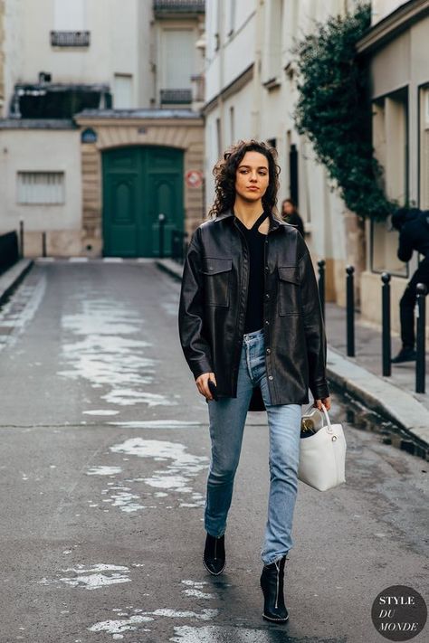 Stockholm Street Style, Moda Paris, Looks Street Style, Style Noir, Leather Shirt, Almost Famous, Street Style Inspiration, Fall Street Style, Inspired Outfits