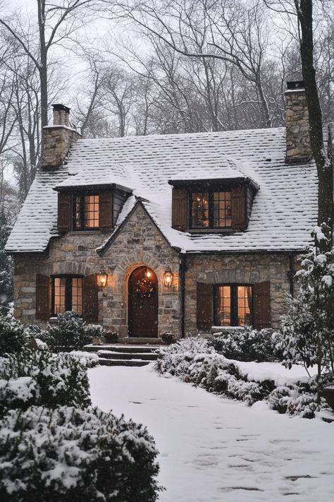 Old House With Character, Stone Cottage Homes Exterior, Modern Cottage Home Plans, English Cottage House Exterior, Cozy Exterior House, Old Stone Houses Interior, Cottage Homes Exterior, Small Beautiful Homes, Modern Old House