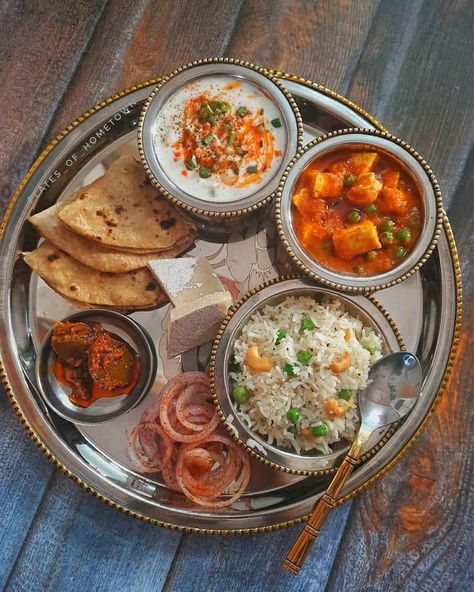 Indian Veg Thali, Non Veg Thali, Wedding Redo, Indian Fast Food, Platter Food, Indian Thali, Indian States, Dessert Presentation, Indian Cooking Recipes