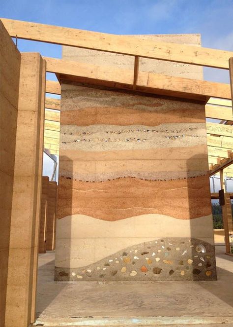 Rammed Earth Homes, Eco Buildings, Rammed Earth Wall, Natural Homes, Rammed Earth, Modern Architects, Cob House, Earth Homes, Natural Building