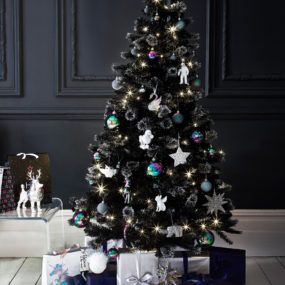 These 15 Black Bedrooms Will Add Just The Right Amount of Mystery To Your Home Black Xmas Tree, Black White Christmas Tree, Iridescent Christmas, Black Christmas Tree Decorations, Christmas Tree Black, White Xmas Tree, Full Christmas Tree, Black Christmas Decorations, Best Artificial Christmas Trees