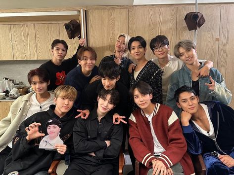 Pledis Seventeen, Choi Hansol, Vernon Chwe, Seventeen Going Seventeen, Seventeen Album, Seventeen Wallpapers, Pledis Entertainment, Group Photos, A Group