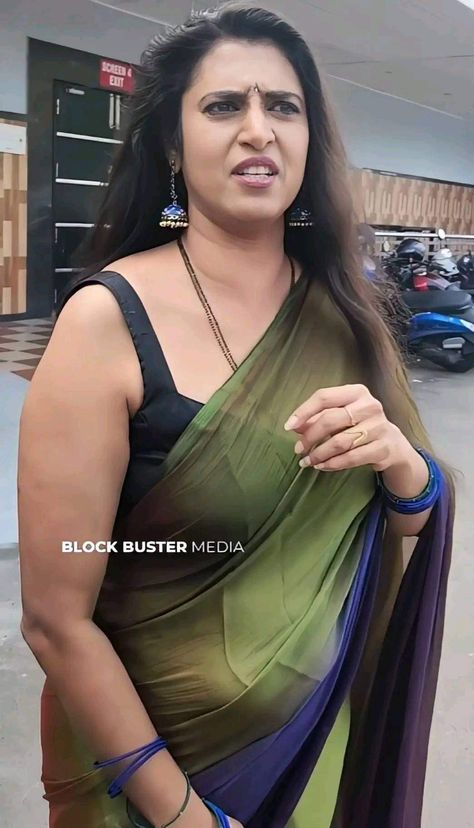 Beauty Face Women, Seductive Clothes, Beautiful Women Over 40, Actress Pics, Indian Actress Hot Pics, Beautiful Smile Women, Desi Beauty, Images Gif, Year Old