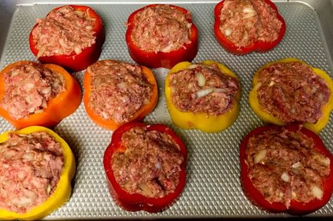 Meatloaf Pepper Rings, Bell Pepper Meatloaf, Stuffed Bell Pepper Rings, Stuffed Pepper Rings, Meatloaf Stuffed Bell Peppers, Bell Pepper Rings, Meatloaf Stuffed Peppers, Individual Meatloaf, Beef Ideas