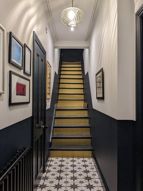 How to Create a Stunning Basement Family Space Basement Stairway Lighting, Black Basement, English Basement, Basement Stairway, Basement Steps, Stair Art, Dark Basement, Old Basement, Basement Hallway