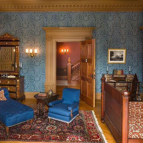 The Claude Room was named after one of George Vanderbilt’s favorite artists, French painter Claude Lorrain. #Biltmore Biltmore House Interior, Biltmore Mansion, Vintage Bedrooms, American Mansions, Vanderbilt Mansions, Biltmore House, Estate Interior, The Biltmore, Biltmore Estate