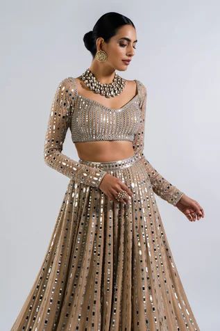 Sleeves Blouse Designs, Beige Lehenga, Full Sleeves Blouse Designs, Full Sleeves Blouse, Vani Vats, Lehenga And Blouse, Gold Lehenga, Mirror Work Lehenga, Lehenga Dupatta