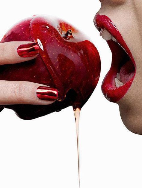 If I lived in a Fairy Tale, I think I would stay away from apples... ~~ Houston Foodlovers Book Club Metallic Nails Design, Mode Editorials, Red Nail Art, Charcoal Drawings, Metallic Nails, Hot Lips, Foto Poses, Negroni, Lip Art