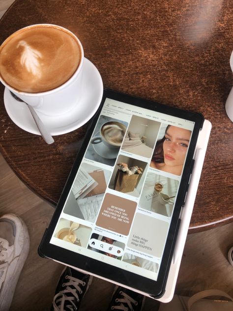 Ipad Pinterest Aesthetic, Cafe Pictures, Aesthetic Ipad, Coffee Shop Aesthetic, Shop Aesthetic, Coffee Photos, Ipad Accessories, Aesthetic Photo, Aesthetic Pictures