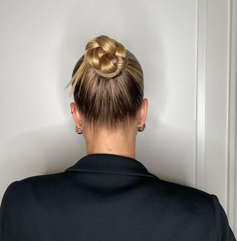 Sleek Bun Hairstyles, Bridesmaid Hair Inspo, Runway Hair, Bridal Hair Updo, Dance Hairstyles, Sofia Richie, Hair Crush, Sleek Hairstyles, Crown Hairstyles