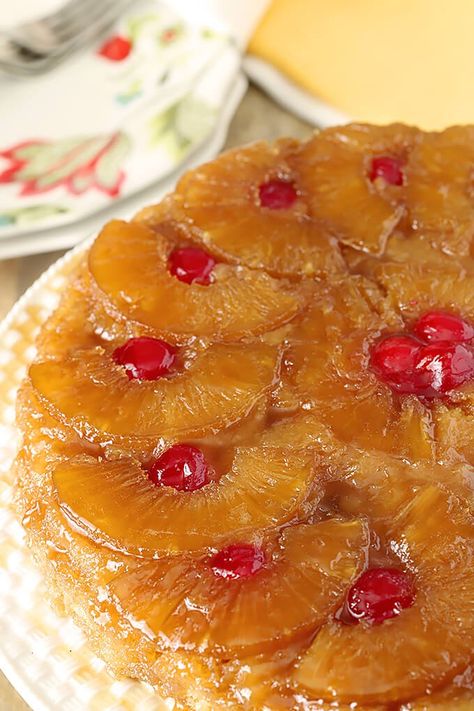 Pineapple Upside Down Rum Cake, Rum Sauce Recipe, Pineapple Upside Down Cake Recipe, Upside Down Cake Recipe, Rum Cake Recipe, Inside Cake, Rum Recipes, Pineapple Rum, Boozy Desserts