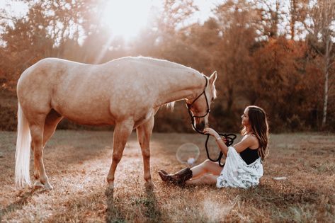 Horse Senior Photoshoot, Cowgirl Pictures With Horse, Equine Portrait Photography, Horse And Human Photography, Senior Photos Horse, Horse Senior Pictures Ideas, Western Senior Picture Ideas With Horses, Senior Picture With Horse, Senior Picture Ideas Horses