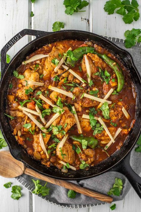 This chicken karahi recipe is a traditional Pakistani dish that is loaded with fresh ginger, garlic and spices. #chickenkarahi #kadaichicken #chickenrecipe #quickandeasy | chiselandfork.com Pakistani Chicken Recipes, Chicken Karahi Recipe, Karahi Recipe, Pakistani Dishes, Chicken Karahi, Indian Chicken Recipes, Indian Butter Chicken, Chicken Skillet Recipes, Bengali Food