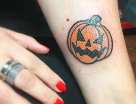 11 pumpkin tattoos to show your undying love for all things Halloween Jack O Lantern Tattoo Traditional, Cute Jack O Lantern Tattoo, Small Jack O Lantern Tattoo, Jack O Lantern Tattoo, Appearance Goals, Fall Tattoos, Desert Tattoo, Cute Halloween Tattoos, Halloween Tattoos Sleeve