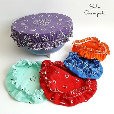 Bandana Crafts, Reusable Food Wrap, Bowl Covers, Sewing To Sell, Beeswax Food Wrap, Fabric Bowls, Food Wraps, Can Diy, Food Covers