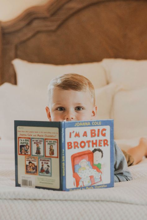 Big Brother Book Announcement, Big Brother Announcement Christmas, Christmas Second Baby Announcement, Toddler Baby Announcement, Baby Announcement 2nd Child, Big Brother Baby Announcement, Second Pregnancy Announcement To Husband, Baby 2 Announcement Ideas Big Brother, Big Brother Announcement Photoshoot