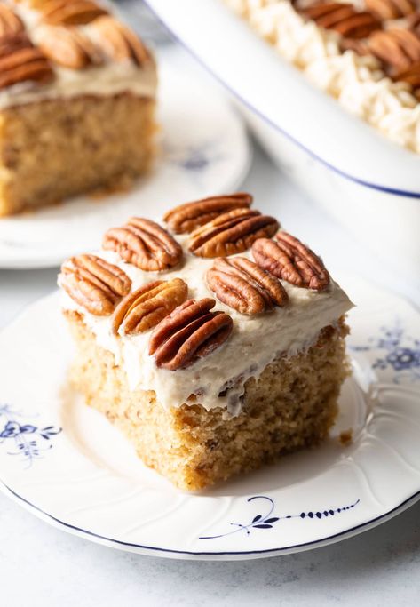 Brown Butter Cake Recipe, Butter Pecan Cake Recipe, Creative Easter Desserts, Brown Butter Cake, Cake Brown, Butter Pecan Cake, A Spicy Perspective, Holiday Sweets, Butter Cake Recipe