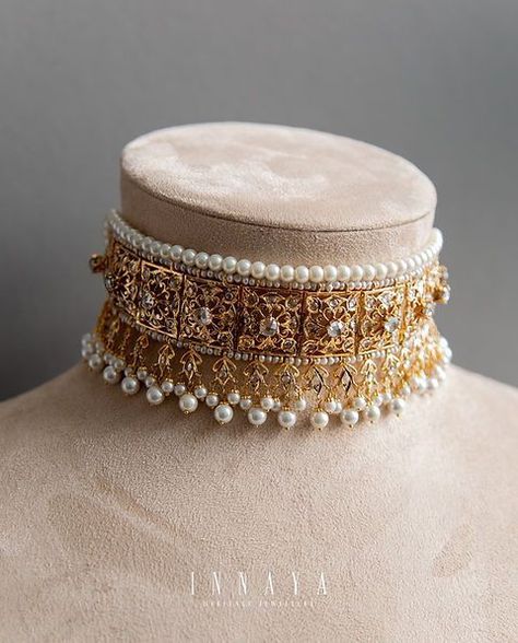 Pearl Choker Necklace Design, Gold Choker Necklace Indian, Gold Pearl Choker, Choker Design, Choker Pearl, Gold Chokers, Pearl Jewelry Set, Choker Necklace Designs, Indian Bridal Jewelry Sets