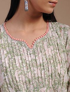 Kurta Inspiration, Block Print Dresses, Girls Clothes Sewing, Block Print Designs, Chudi Neck Designs, Printed Kurti Designs, Chudidhar Neck Designs, Salwar Neck Designs, Churidar Neck Designs