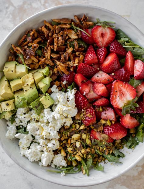 Strawberry Salad - Strawberry Crunch Salad with Champagne Vinaigrette Light Dinner Ideas Easy, Healthy Summer Recipes Dinner, Picnic Dinner Ideas, Salad With Champagne Vinaigrette, 2024 Diet, Beach Dinners, Crunch Salad, Chef Kiss, Champagne Vinaigrette