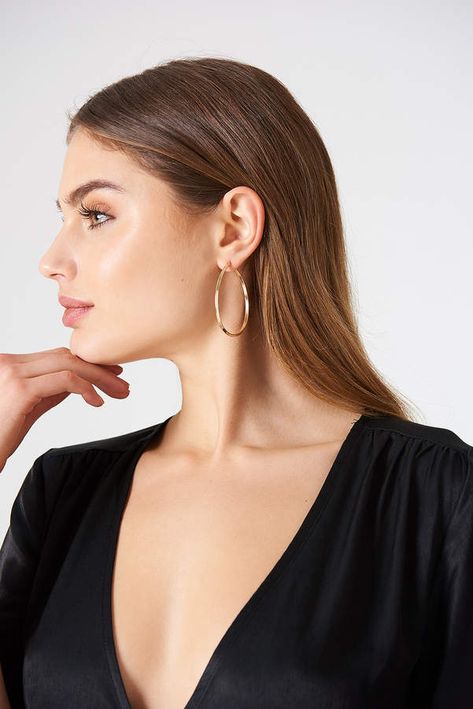 Na Kd Accessories Oval Structured Hoop Earrings. Available Colors: Gold Available Sizes: One Size Oversized Hoop Earrings, Side Face, Double Earrings, White Diamond Earrings, Classy Earrings, Oval Hoop Earrings, Diamond Paintings, Three Stone Diamond, Hoop Earrings Gold