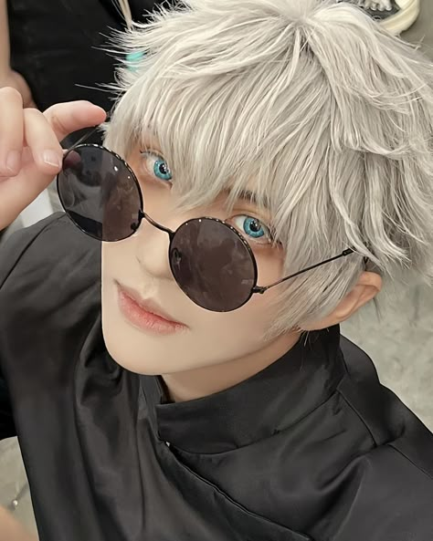 Silly Gojo, Gojo Cosplay, Jujutsu Kaisen Cosplay, Anime Cosplay Makeup, Screen Wallpapers, Whatsapp Wallpaper Cute, Cosplay Boy, Snk Cosplay, Male Cosplay