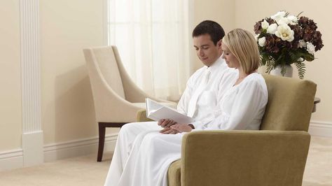 Temples Lds, Celestial Room, Temple Marriage, Japan Temple, Dressed In White, Utah Temples, Our Father In Heaven, White Clothing, Lds Temple