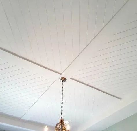 15 Amazing Shiplap Ceiling Ideas to Spruce Up Your Roof - Architectures Ideas Ceiling Farmhouse Ideas, Shiplap Ceiling In Bedroom, Shiplap Wall And Ceiling, Shiplap Ceiling Kitchen, Faux Shiplap Ceiling, Shiplap Ceiling Vaulted, Shiplap Ceiling Bedroom, Shiplap On Ceiling, Shiplap Tray Ceiling