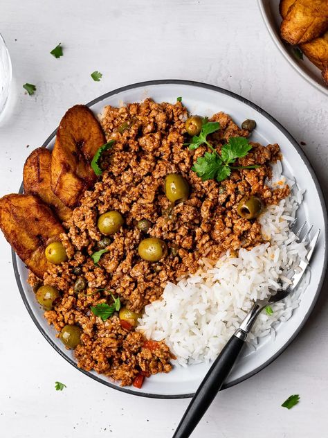 Turkey Picadillo Recipe, Stuffing For Turkey, Turkey Picadillo, Seasoned Ground Turkey, Beef Picadillo, Picadillo Recipe, Rice Healthy, Fluffy Rice, Easy Turkey