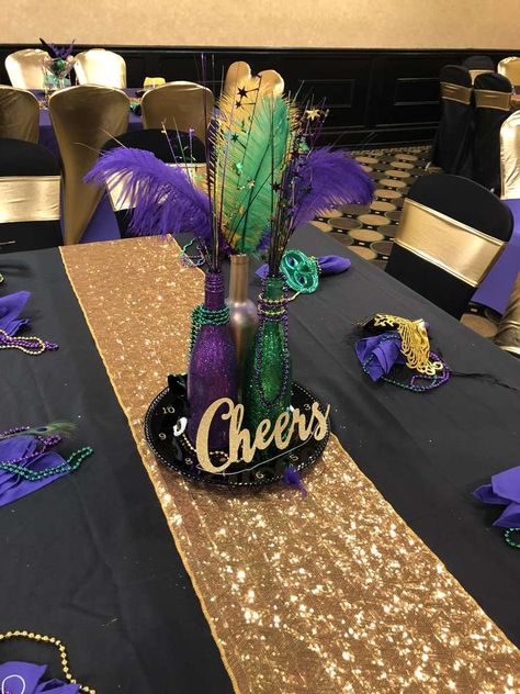 Madi Gras Party, Mardi Gras Snacks, Mardi Gras Wedding Theme, Mardi Gras Party Ideas, Mardi Gras Dinner, Mardi Gras Photos, Fat Tuesday Party, Madi Gras, Mardi Gras Party Decorations