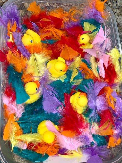 Duck Crafts For Infants, Duck Theme Preschool Activities, Bird Infant Art, Bird Sensory Bin Preschool, Chicken Sensory Play, Duck Sensory Play, Duck Theme Preschool, Rubber Duck Sensory Bin, Duck Activity Preschool