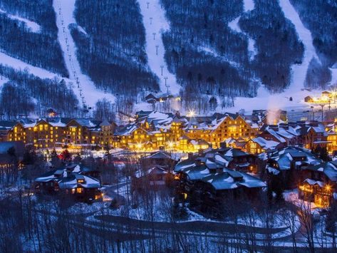 16 Cozy Mountain Lodges for an Unforgettable Winter Wonderland Getaway Stowe Mountain Resort, Vermont Trip, Mountain Lodges, Mountain Skiing, Winter Town, Vermont Vacation, Ski Destinations, Ski Hotel, Tropical Honeymoon