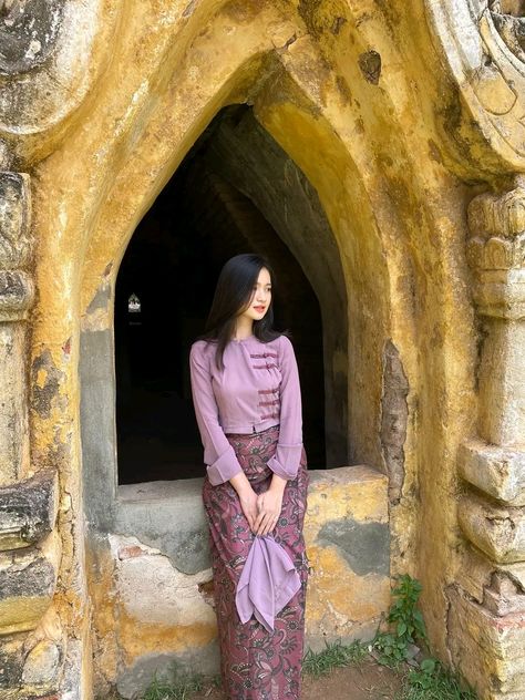 How To Pose With Burmese Dress, Myanmar Girl Dress, Bagan Outfit, Burma Dress Design, Myanmar Dress Design Fashion, Burmese Dress Design, Cute Myanmar Dress Design, Burma Clothing, Burma Dress