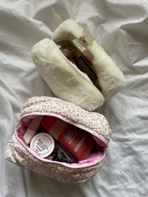 puffy makeup bag sdj rare beauty fenty beauty romand sephora one size Puffy Makeup Bag, Fluffy Bag, Rare Beauty, Fenty Beauty, Make Up Bag, Beauty Bag, Girly Girl, Makeup Routine, Sephora