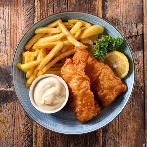 Fish and Chips Recipe: A Crispy and Classic British Dish Fish And Chips Recipes, Fish & Chips, Fish Chips Recipes, Easy Fish And Chips Recipe, Fish And Chips Aesthetic, Fried Fish And Chips, Tempura Fish, Battered Fish And Chips, Homemade Fish And Chips