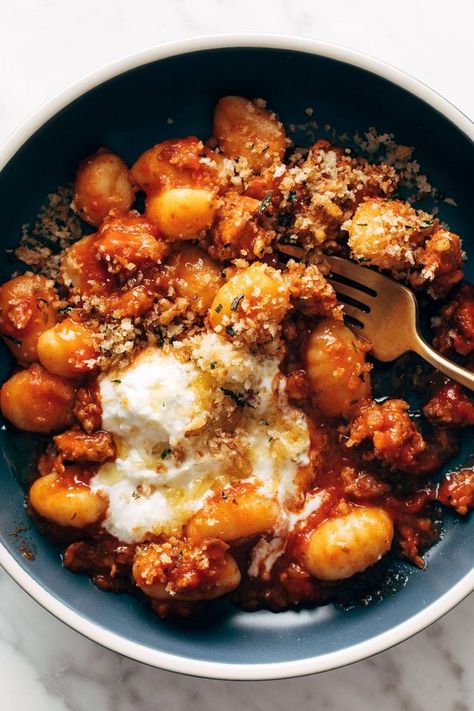 Easy Cabin Dinners, Millionaire Gnocchi, Trader Joes Pasta, Gnocchi Dinner Recipes, Healthy Gnocchi Recipes, Gnocchi Vegetarian, Beaming Baker, Cena Light, Herbed Ricotta